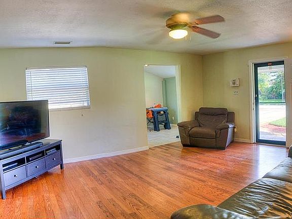 3rd image of 1214 Essex Dr N
