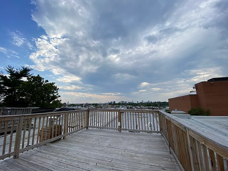 219 S Clinton St — Photo 9