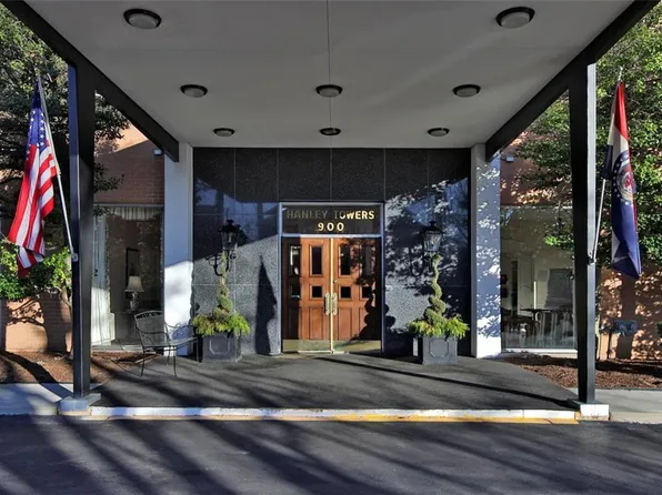 900 S Hanley Rd, Saint Louis, MO 63105