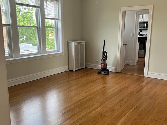 3rd image of 4827 Elm St APT 3