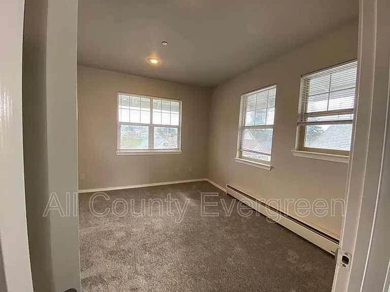 828 Broadway Ave #A — Photo 9