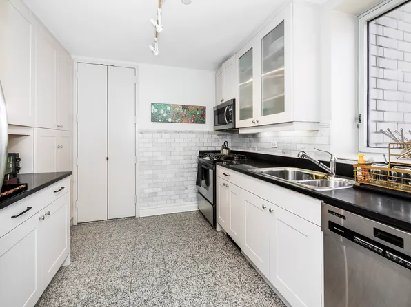 401 East 60th Street image 9 of 12