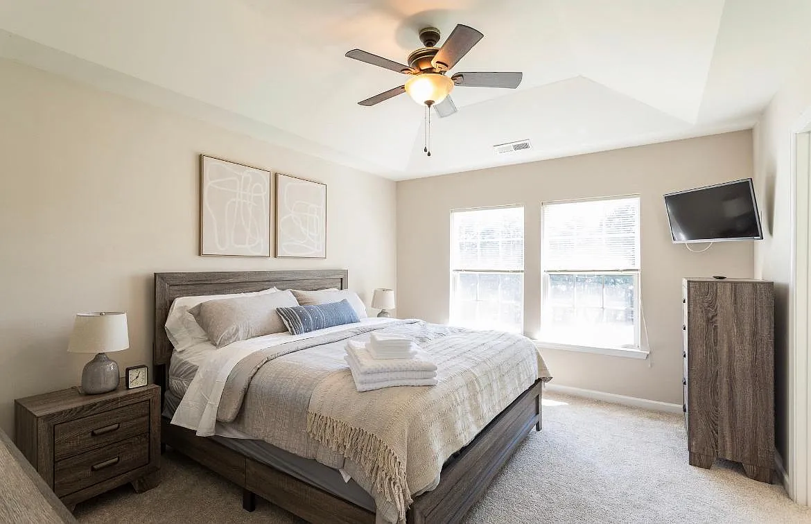 160 Solheim Ln — Photo 3