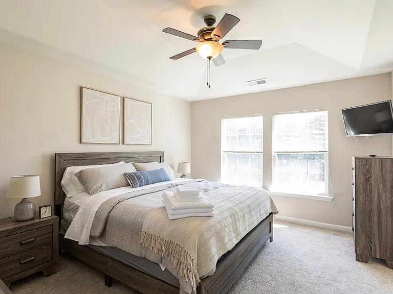 160 Solheim Ln — Photo 3