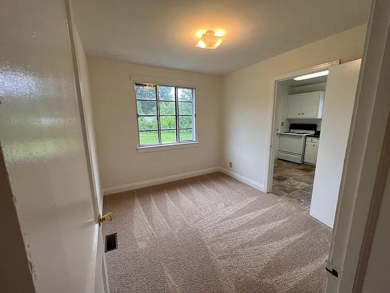 527 Elmhurst Rd — Photo 12