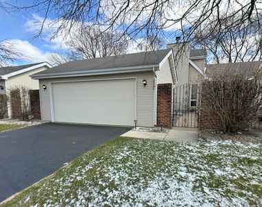 2324 Deerpath Dr W, Schererville, IN, 46375