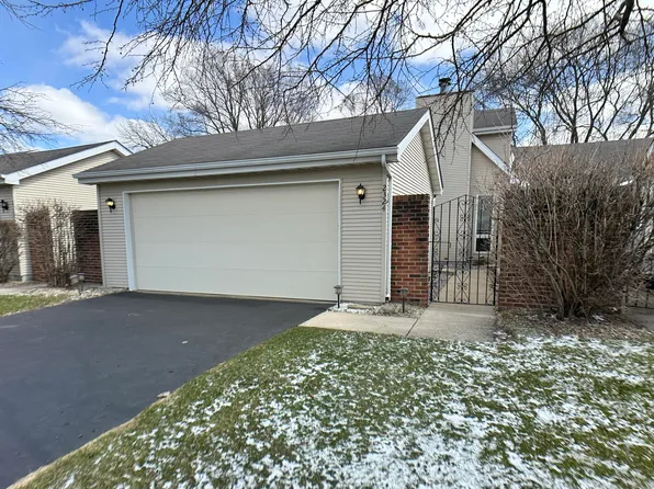 2324 Deerpath Dr W, Schererville, IN 46375