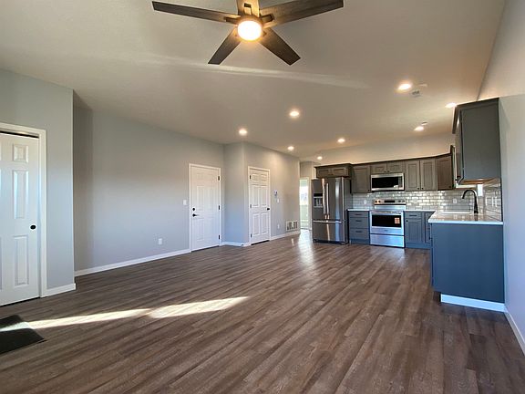 3rd image of 845 9th St