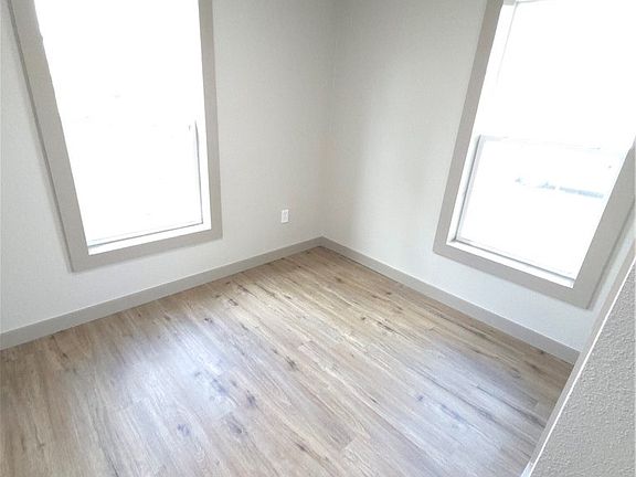 2nd image of 2605 Plainview St
