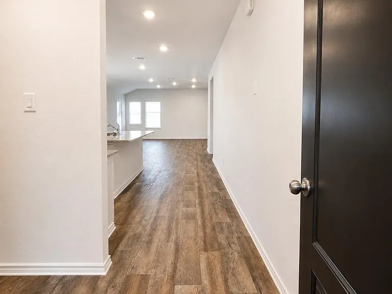 3523 Turnpike Dr — Photo 2