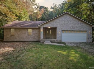 25305 Willow Rd, Belleville, MI 48111