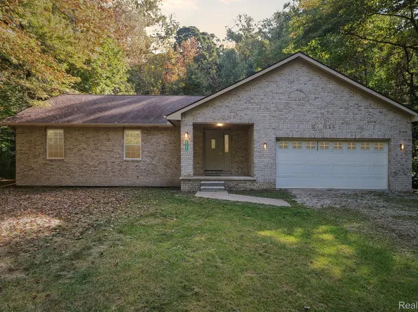 25305 Willow Rd, Belleville, MI 48111