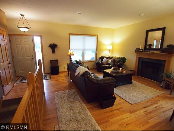4th image of 1112 Village St SE