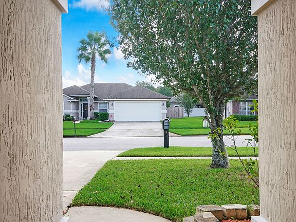 5th image of 12098 Grand Lakes Dr