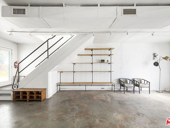 4th image of 1415 Echo Park Ave