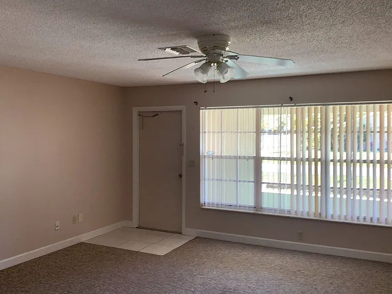 313 NW Tyler Ave — Photo 9