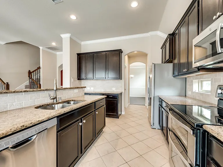 1404 Nacona Dr — Photo 8