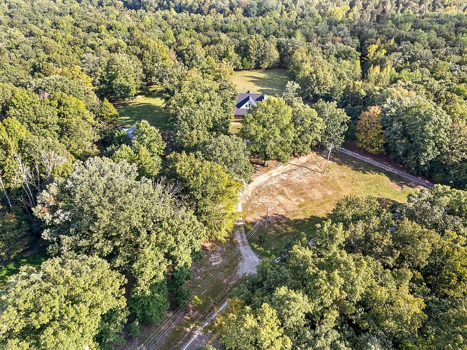 2nd image of 518 Hayes Ridge Rd