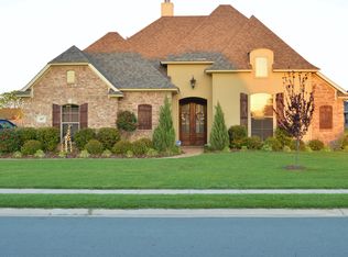 417 Half Moon Ln, Bossier City, LA 71111