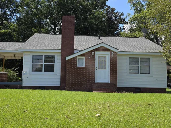 1021 W Main St, Centre, AL 35960