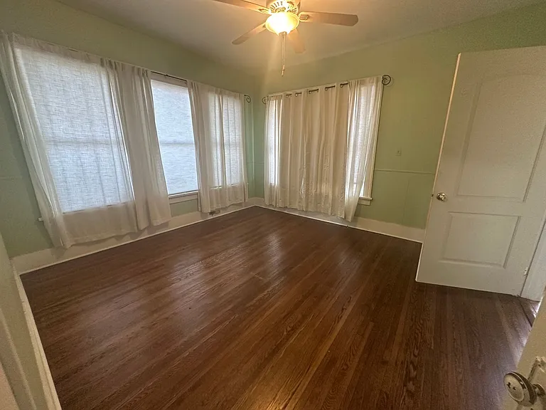 559 Gladstone Blvd — Photo 10