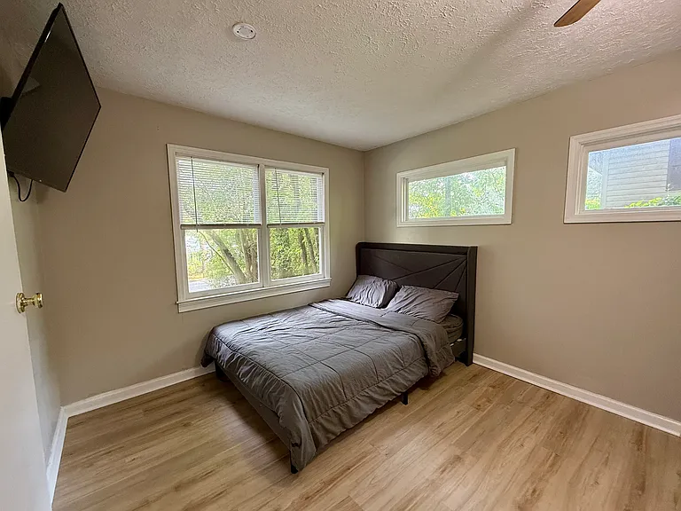 2371 Agnes Dr — Photo 5
