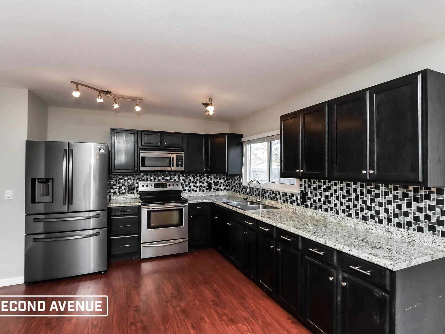 3 bed, 2.0 bath, 1590 sqft, $1,850 — Photo 3