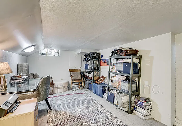 528 S Streeper St — Photo 15