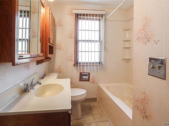3rd image of 146 Willett St