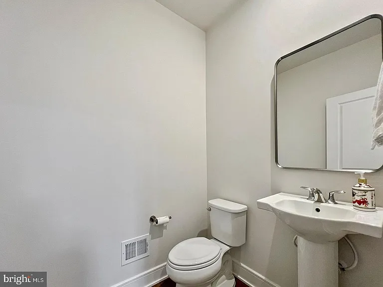 21740 Charing Cross Ter — Photo 18