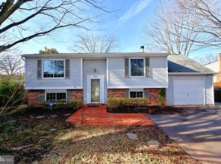 3004 Summershade Ct, Herndon, VA 20171
