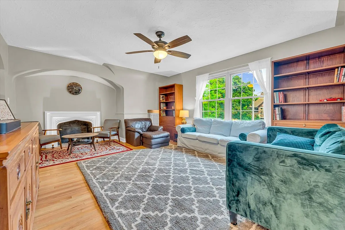 2 bed, 1250 sqft, $2,300 — Photo 4