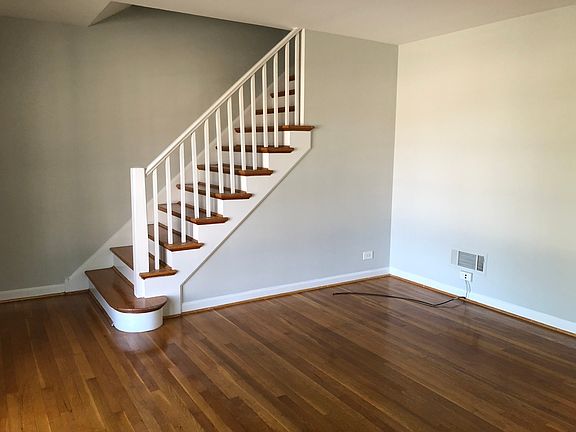 5th image of 710 Broadview Ave