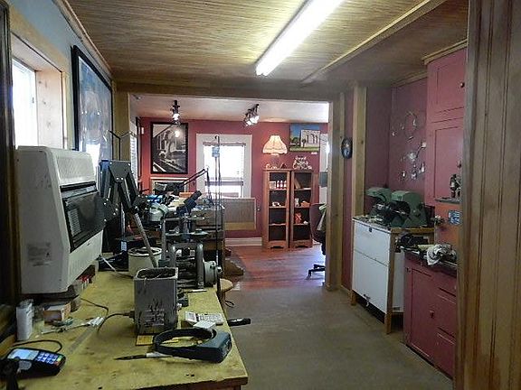 2nd image of 607 E Avenue E