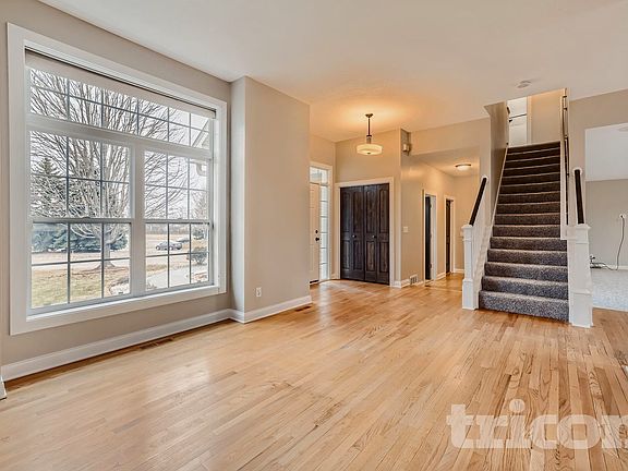 4th image of 17475 Glacier Way