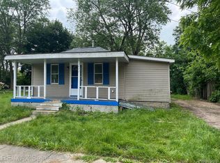 1472 Kenneth St, Burton, MI 48529