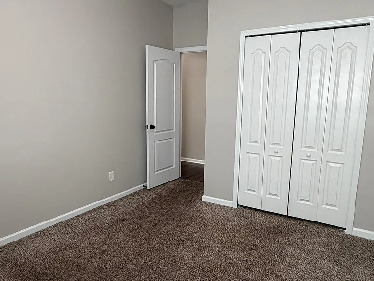 130 Caledonia Dr — Photo 16