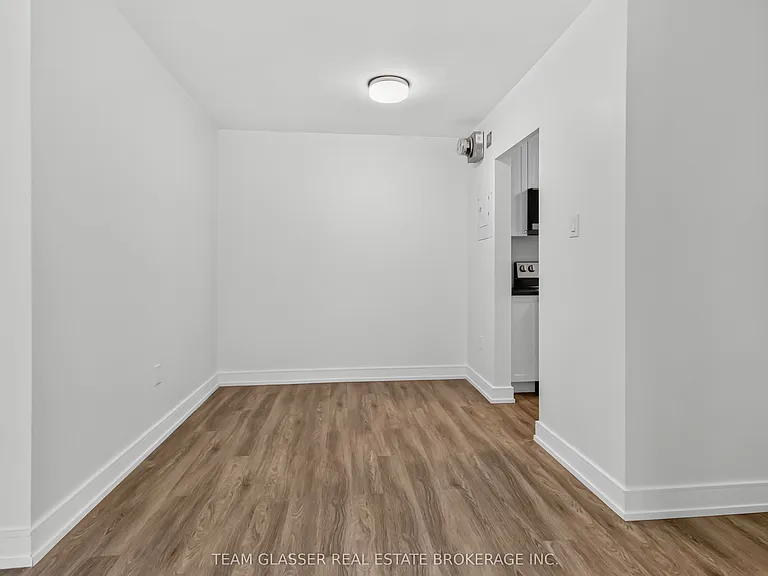 735 Wonderland Rd S #302 — Photo 9