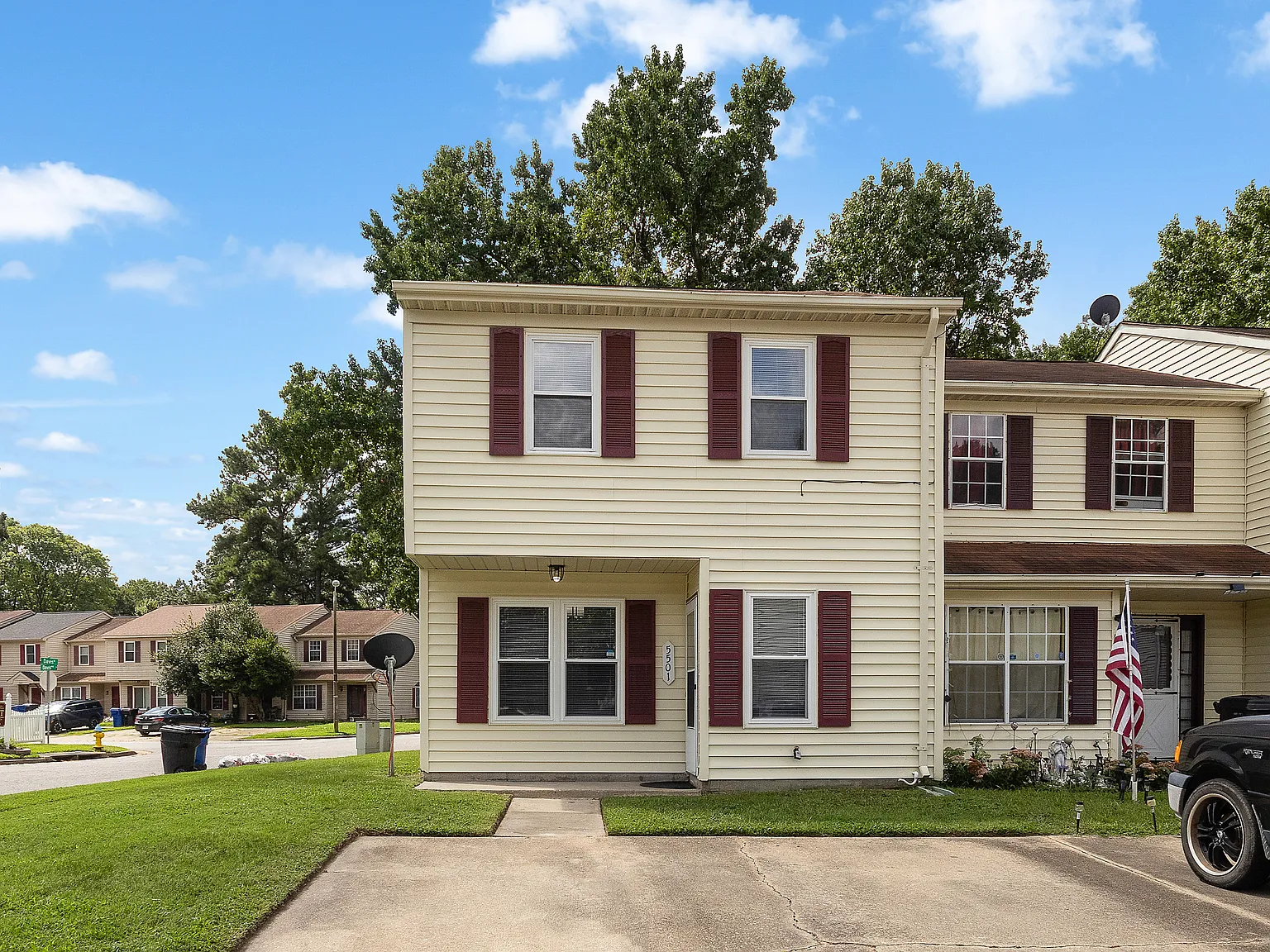 3 bed, 1300 sqft, $2,100 — Photo 1