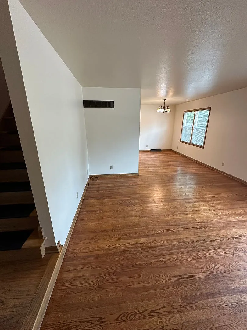 1011 Kellogg Ave — Photo 4