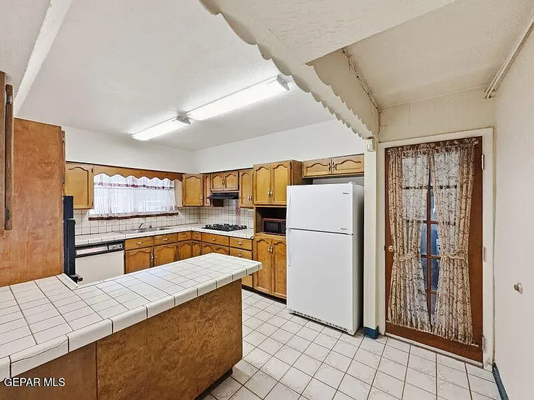 921 Olive Ave — Photo 9