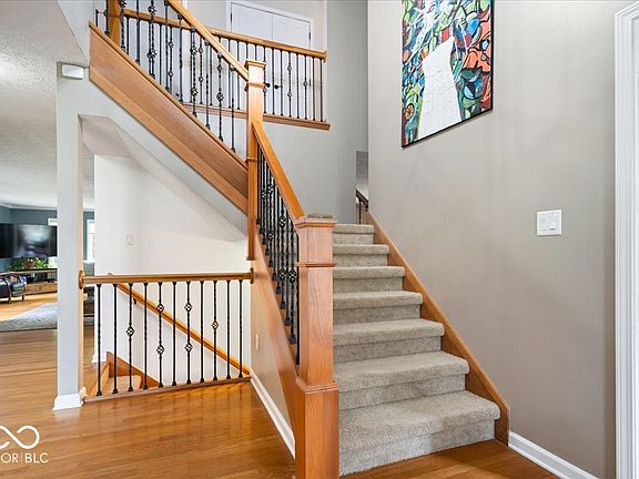 3rd image of 8276 Hampton Cir W