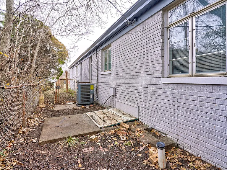 2701 NW 48th St — Photo 12