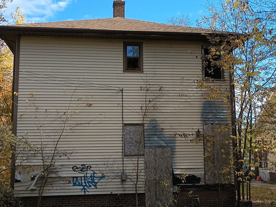 2nd image of 2115 Parmele St