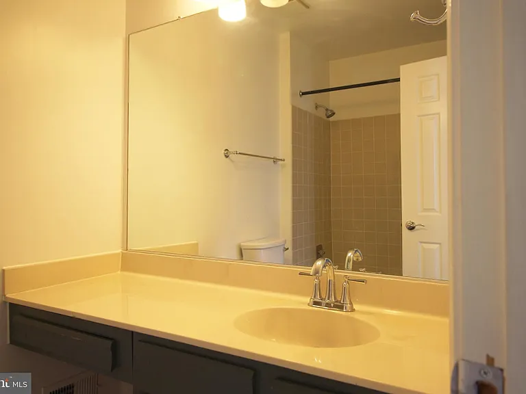 436 N Park Dr — Photo 26
