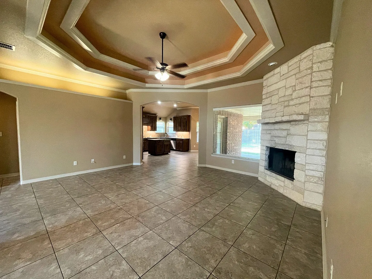 3 bed, 1888 sqft, $2,000 — Photo 4