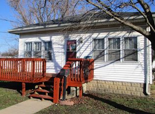 421 S Mill St, Flora, IL 62839