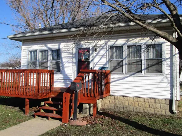 421 S Mill St, Flora, IL 62839