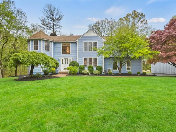 7 Ledgewood Rd, Medway, MA 02053