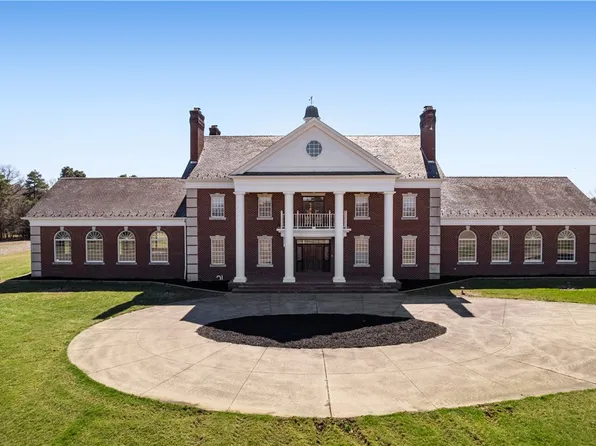 307 Old Blackhawk Rd, Beaver Falls, PA 15010